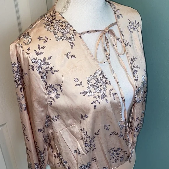 MISGUIDED Satin Floral Bodysuit-Blush - Picture 2 of 14